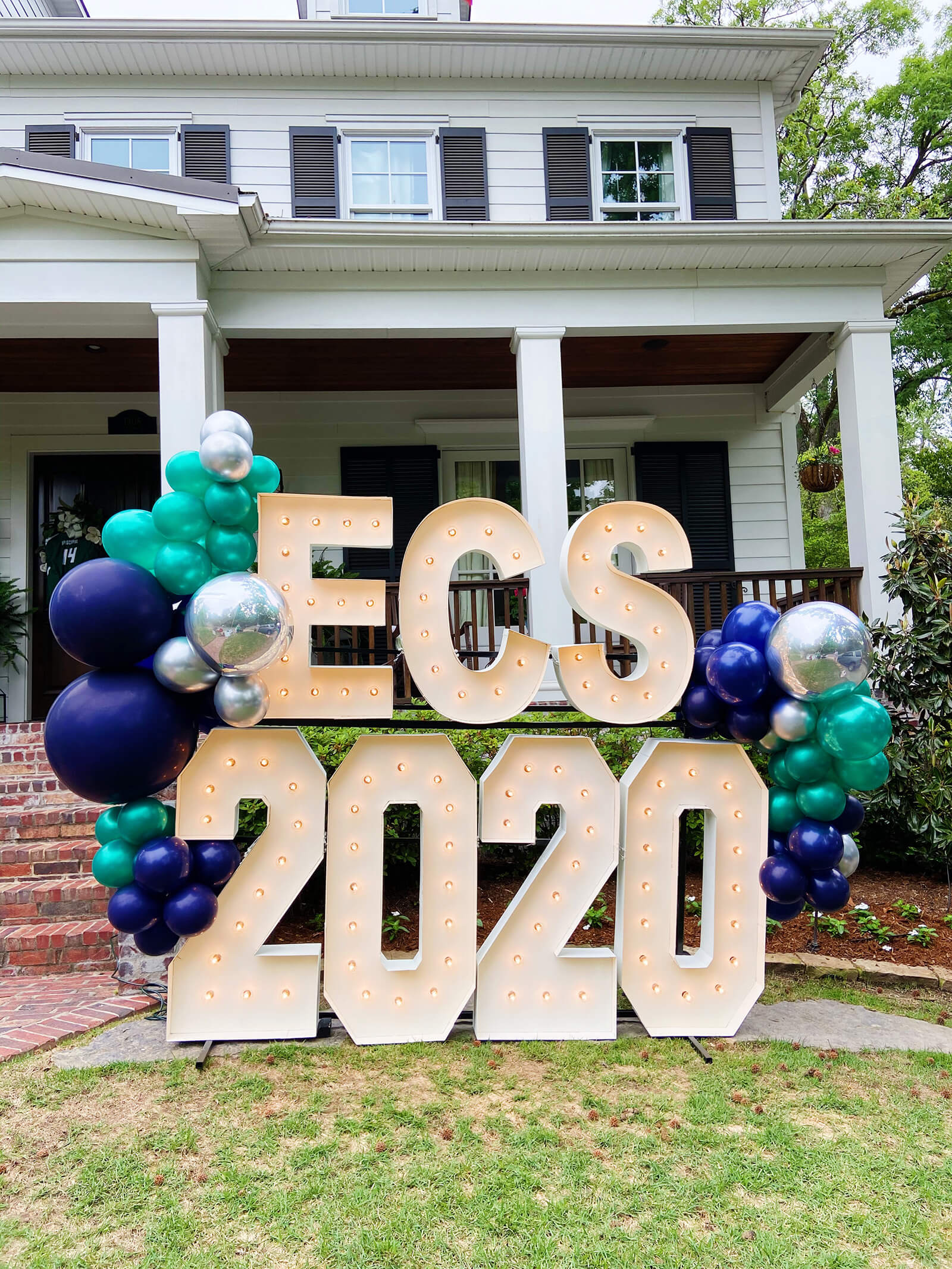 Alpha Lit lighted number display for Episcopal Collegiate School high school graduation with balloon arch installation created by Just Peachy in Little Rock, Arkansas.