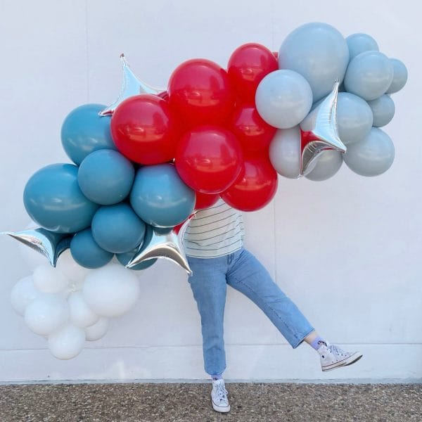 Red, white, and faded blues make a cool contrast for your poolside party in this balloon garland from Just Peachy.